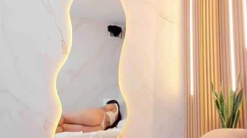 Snapshot of _iris_evans chatting on 18, 10, 2025 _iris_evans online show from 18, 10, 2025