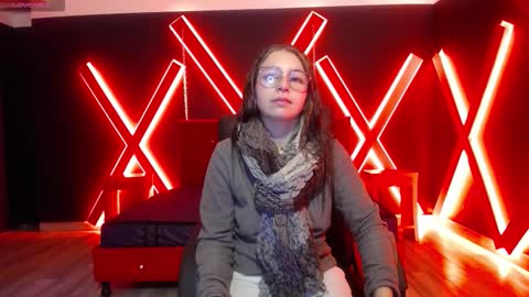 Snapshot of _isaabellaa chatting on 12, 11, 2025 Isa online show from 12, 11, 2025