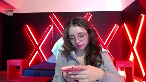 Snapshot of _isaabellaa chatting on 4, 12, 2025 Isa online show from 4, 12, 2025