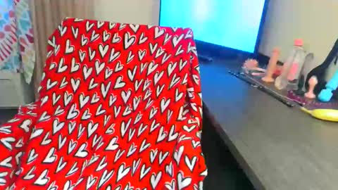 Snapshot of _ittybitty chatting on 12, 1, 2025  ittybitty online show from 12, 1, 2025