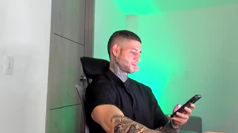 Snapshot of _jamesleandros chatting on 21, 4, 2026 jeison online show from 21, 4, 2026