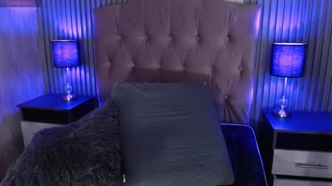 Mia online show from 5, 12, 2025