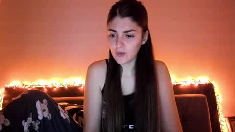 _just_a_simple_girl online show from 21, 12, 2024