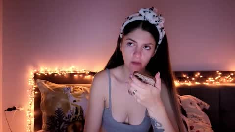 Snapshot of _just_a_simple_girl chatting on 22, 12, 2025 _just_a_simple_girl online show from 22, 12, 2025