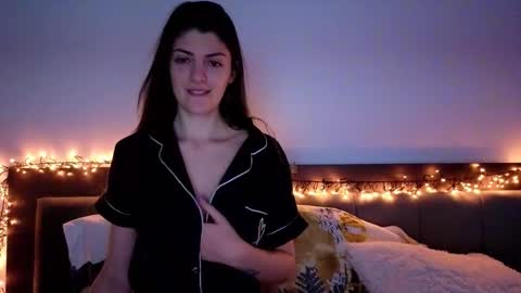 Snapshot of _just_a_simple_girl chatting on 6, 2, 2026 _just_a_simple_girl online show from 6, 2, 2026