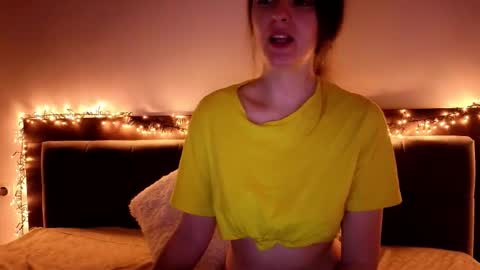 Snapshot of _just_a_simple_girl chatting on 6, 3, 2026 _just_a_simple_girl online show from 6, 3, 2026