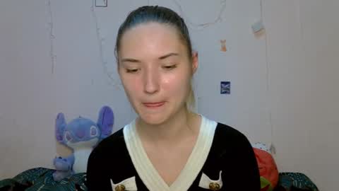 _kikiclark_ online show from 15, 9, 2025