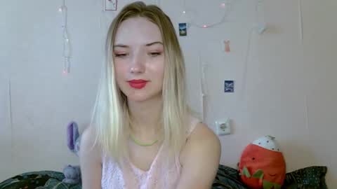 _kikiclark_ online show from 17, 9, 2025