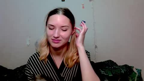 _kikiclark_ online show from 15, 10, 2025