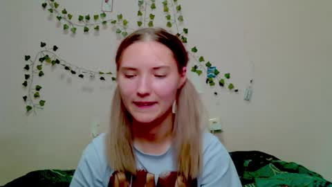 _kikiclark_ online show from 23, 11, 2025