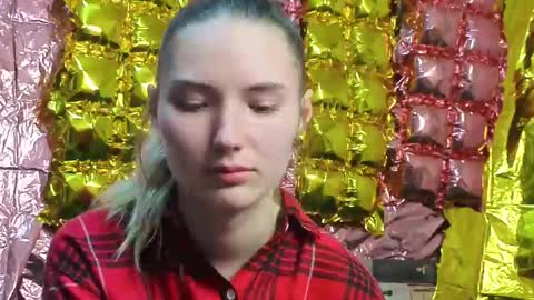 _kikiclark_ online show from 13, 3, 2026