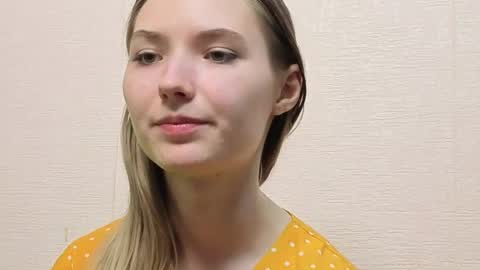 _kikiclark_ online show from 22, 5, 2026