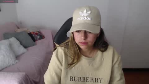 Snapshot of _kitten_1 chatting on 20, 12, 2025 _kitten_1 online show from 20, 12, 2025