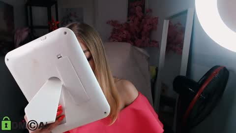 Snapshot of _kittyboo chatting on 2, 1, 2025 Aleksa online show from 2, 1, 2025