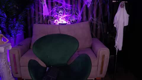   online show from 10, 10, 2025