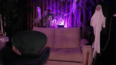   online show from 20, 10, 2025