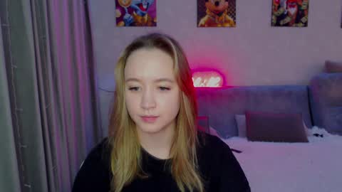 Snapshot of _lalune_ chatting on 25, 12, 2024 _lalune_ online show from 25, 12, 2024