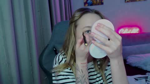 Snapshot of _lalune_ chatting on 6, 1, 2025 _lalune_ online show from 6, 1, 2025