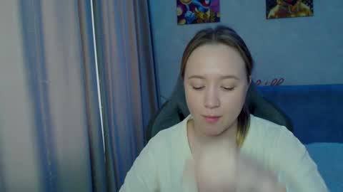 Snapshot of _lalune_ chatting on 4, 2, 2025 _lalune_ online show from 4, 2, 2025