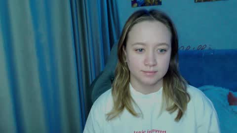 Snapshot of _lalune_ chatting on 7, 2, 2025 _lalune_ online show from 7, 2, 2025