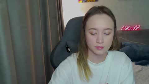 Snapshot of _lalune_ chatting on 1, 3, 2025 _lalune_ online show from 1, 3, 2025
