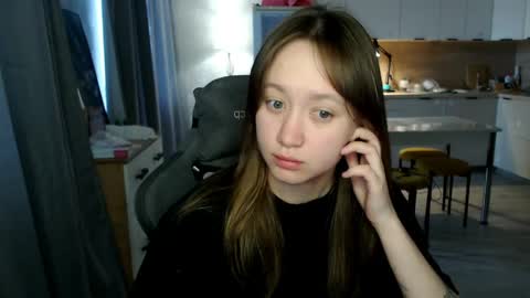 _lalune_ online show from 6, 4, 2026