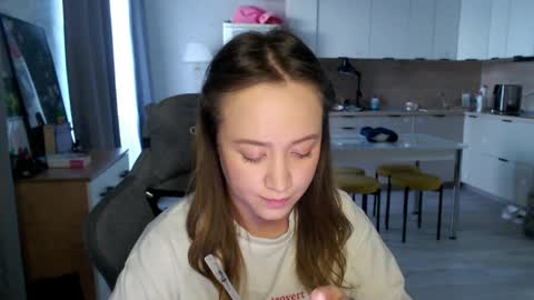 _lalune_ online show from 7, 4, 2026