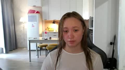 Snapshot of _lalune_ chatting on 17, 6, 2026 _lalune_ online show from 17, 6, 2026