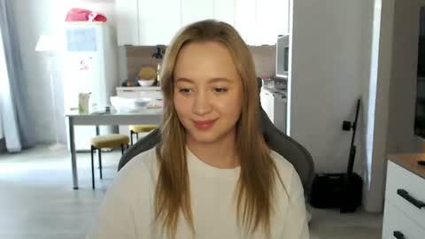 Snapshot of _lalune_ chatting on 18, 6, 2026 _lalune_ online show from 18, 6, 2026