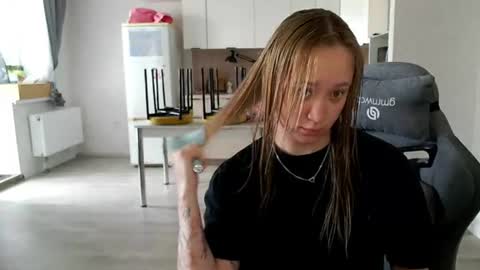 Snapshot of _lalune_ chatting on 1, 7, 2026 _lalune_ online show from 1, 7, 2026