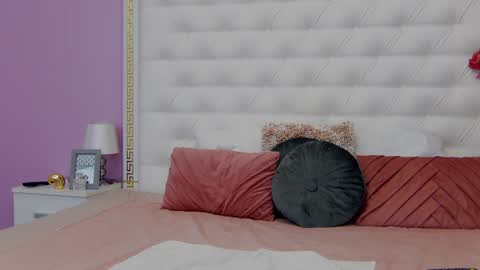 Lena Paul online show from 13, 1, 2025