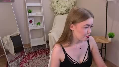 Snapshot of _liilcrystal_ chatting on 6, 6, 2026 _liilcrystal_ online show from 6, 6, 2026