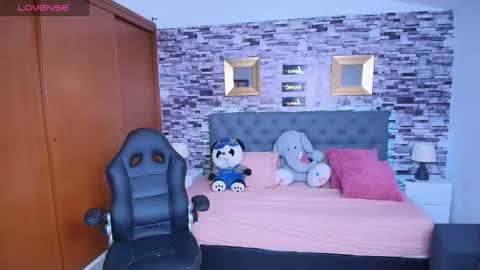 Snapshot of _lilly_miller chatting on 6, 11, 2025 Liily online show from 6, 11, 2025