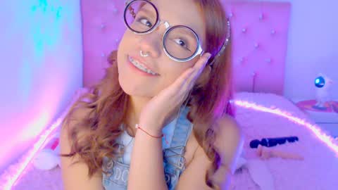 Snapshot of _lloou_ chatting on 5, 1, 2025 Sofia 3 online show from 5, 1, 2025