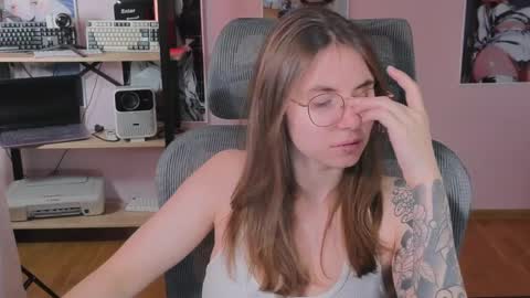 Snapshot of _lovelylove_ chatting on 9, 4, 2026 Ann online show from 9, 4, 2026