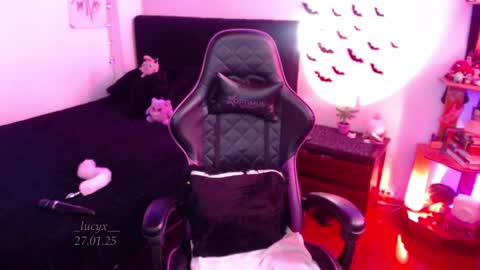 Queen.  Help me reach 100 thumbs up  online show from 27, 1, 2025