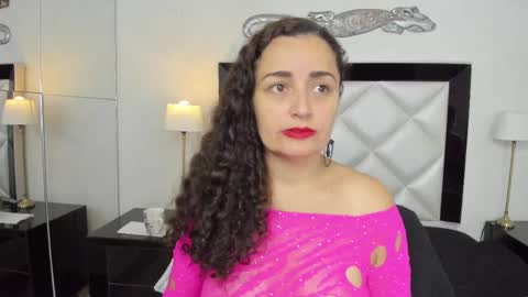  luna  sweet  online show from 8, 3, 2025