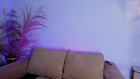 Snapshot of _luna_dupont_ chatting on 18, 12, 2024  Luna  online show from 18, 12, 2024