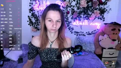 Snapshot of _mari_so chatting on 14, 12, 2025 Scarlett online show from 14, 12, 2025