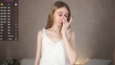  Gwen  online show from 18, 9, 2025