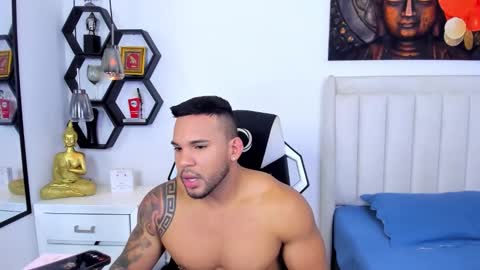 _matthew_santos_ online show from 22, 12, 2025