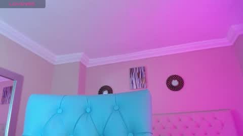 Paula online show from 8, 4, 2026