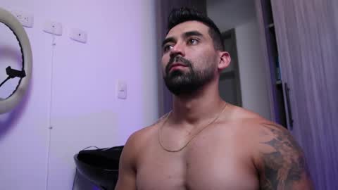 Snapshot of _mikestone chatting on 17, 12, 2025 soy mike online show from 17, 12, 2025