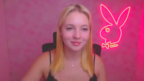 Snapshot of _mila_la_ chatting on 11, 9, 2025 Melanie online show from 11, 9, 2025