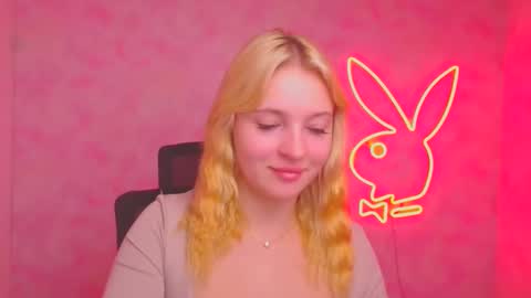 Snapshot of _mila_la_ chatting on 23, 10, 2025 Melanie online show from 23, 10, 2025