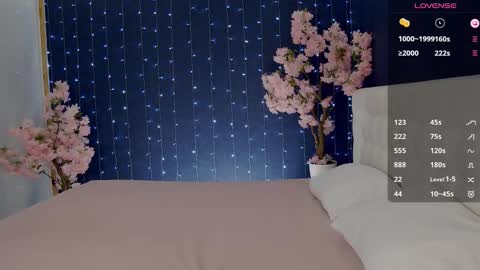 Snapshot of _mirror_girl chatting on 29, 10, 2025 Victoria online show from 29, 10, 2025