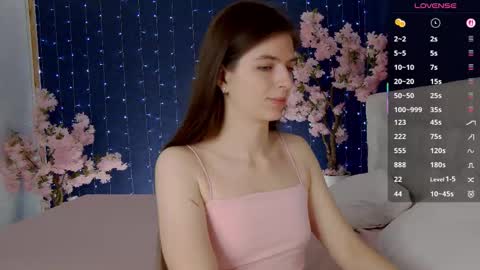 Snapshot of _mirror_girl chatting on 22, 11, 2025 Victoria online show from 22, 11, 2025