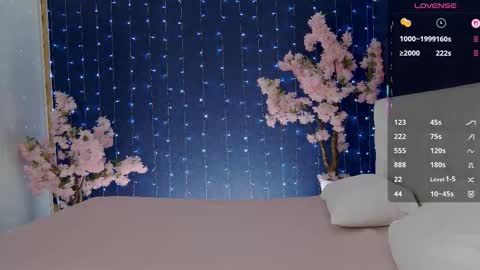 Snapshot of _mirror_girl chatting on 4, 12, 2025 Victoria online show from 4, 12, 2025