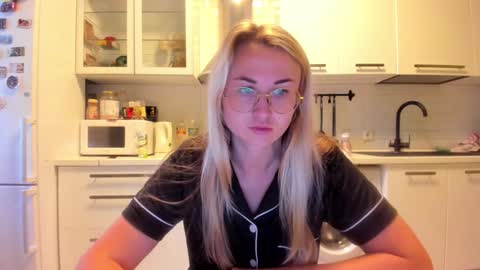 Snapshot of _miss_eva_ chatting on 1, 1, 2025 Eva online show from 1, 1, 2025