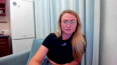 Snapshot of _miss_eva_ chatting on 8, 9, 2025 Eva online show from 8, 9, 2025